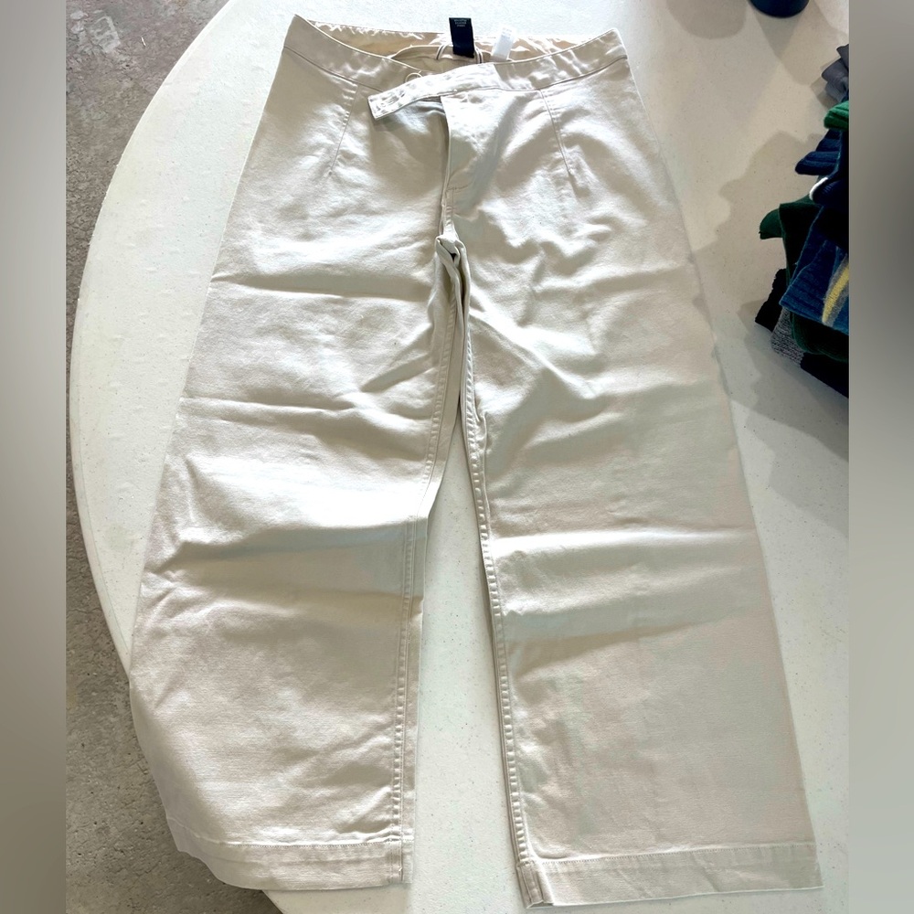 GAP women’s wide leg cream cropped pants